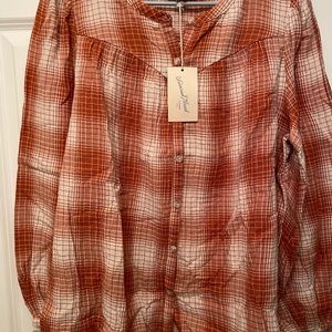 Women’s button up blouse